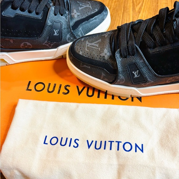 Louis Vuitton LV Trainers - Picture 2 of 7